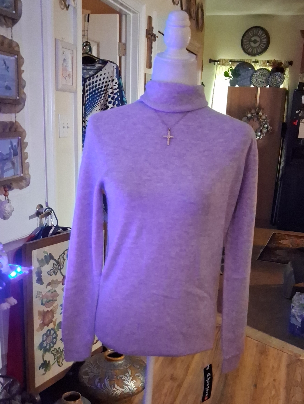 A New Woman's 100% Merino Wool Seamless Turtleneck Sweater By Chanyarn. Size S
